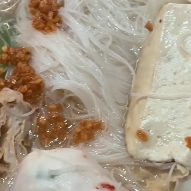 Kelly’s yong tau foo soup with fish balls, tofu, bee hoon and fried garlic